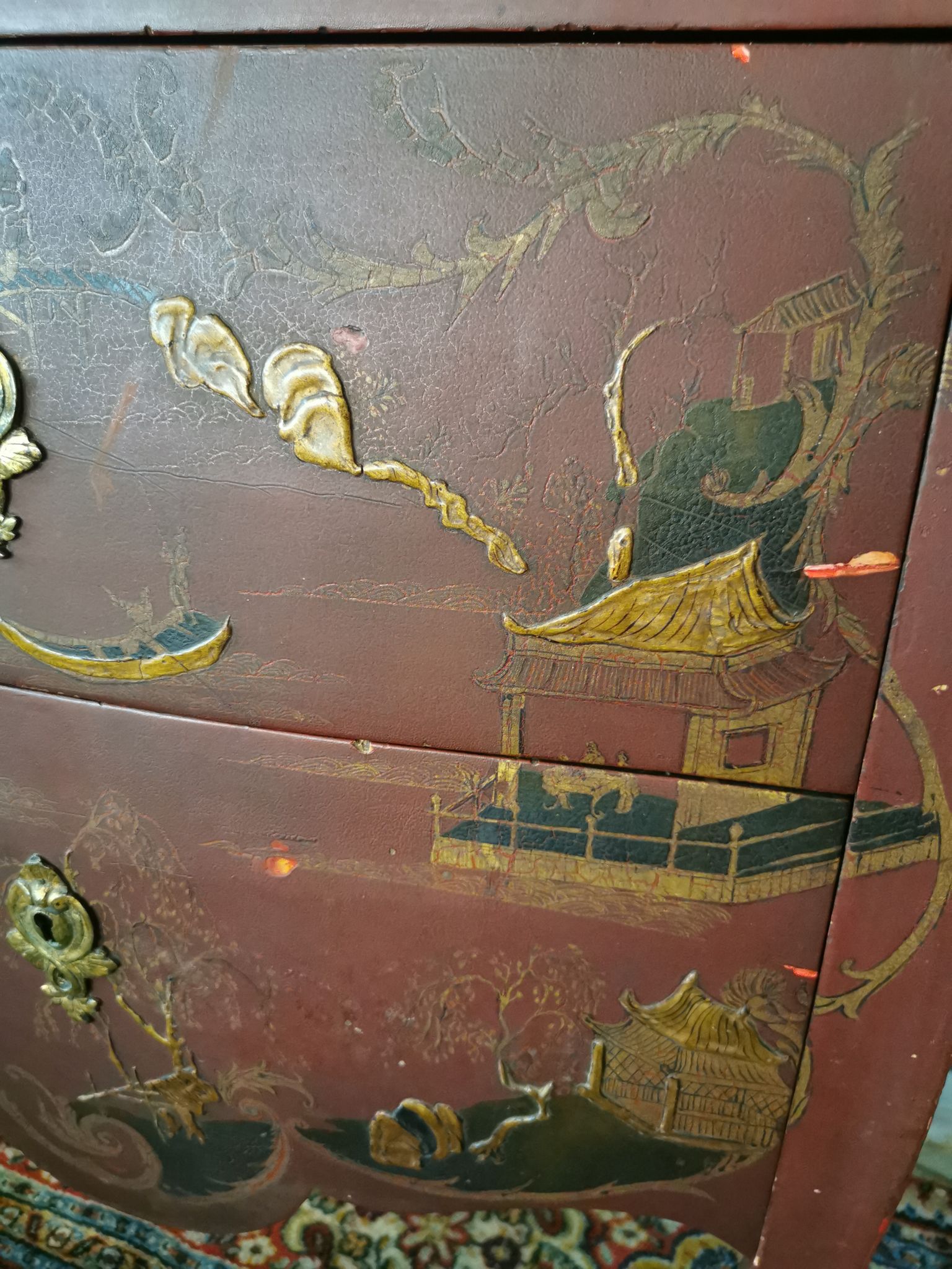 French XIX jumping chest of drawers in Chinese lacquer ox and golden blood