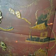 French XIX jumping chest of drawers in Chinese lacquer ox and golden blood