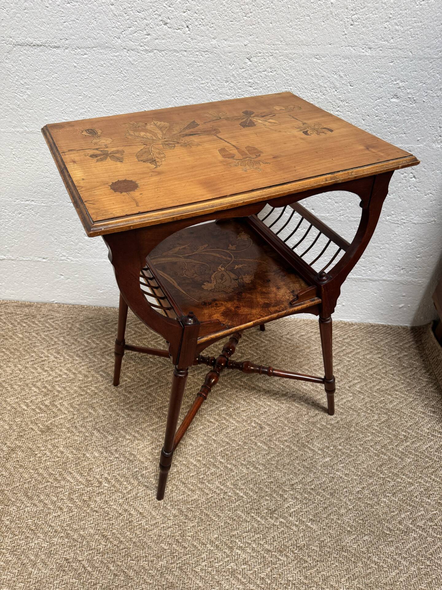 Table d’appoint / Lecture Style Esthétique Victorien, marqueterie 1880
