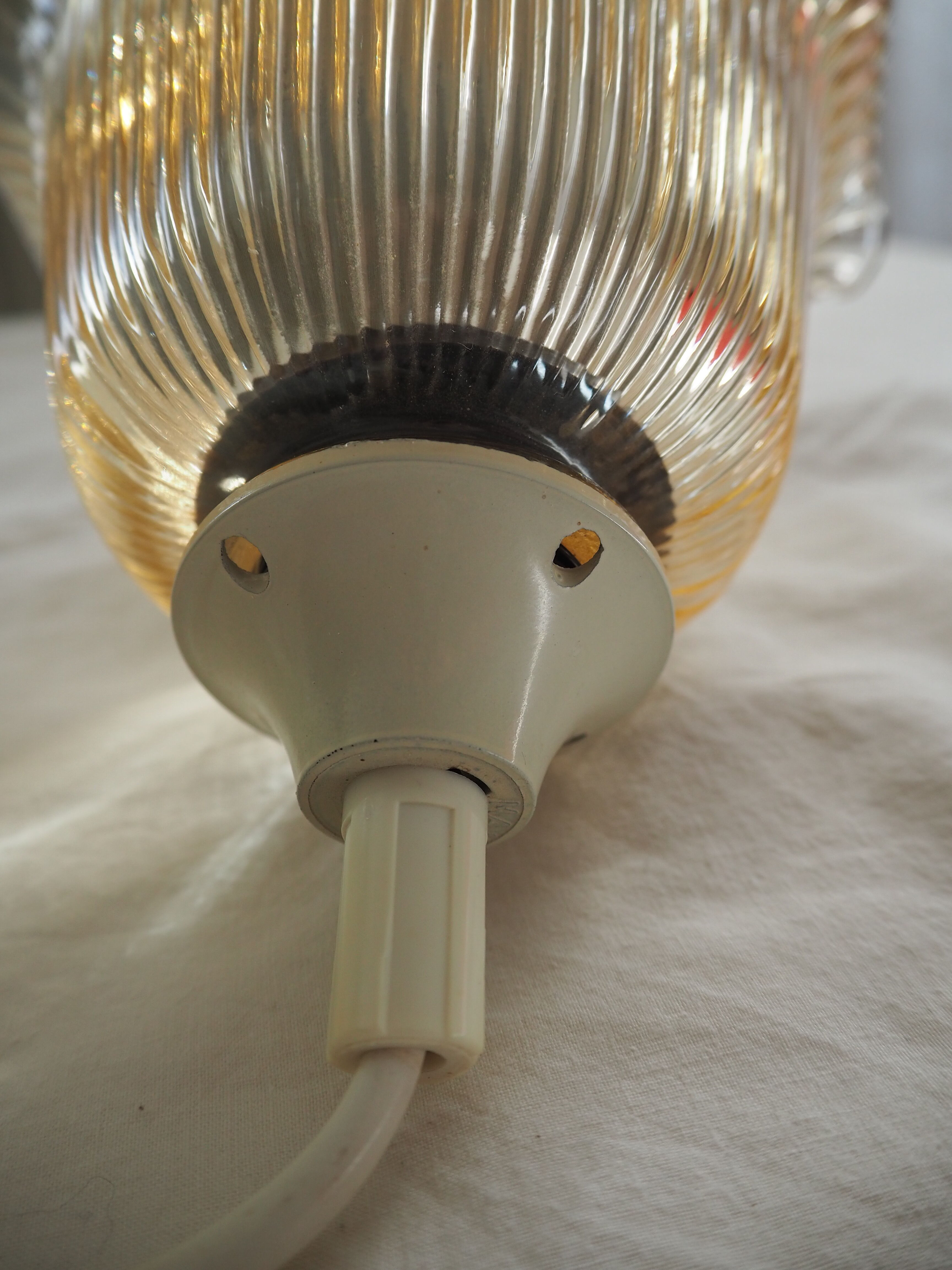 Striated tulip-shaped pendant light, in smoked glass