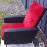 Fauteuil skaï noir et fourrure rouge