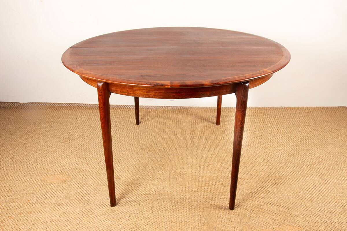 Danish extendable dining table in rosewood by Kai Lyngfeldt Larsen.