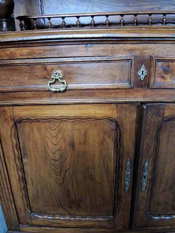 Ancien buffet 3-corps en bois massif