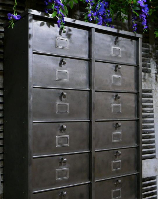 Furniture with 20 strafor industrial lockers