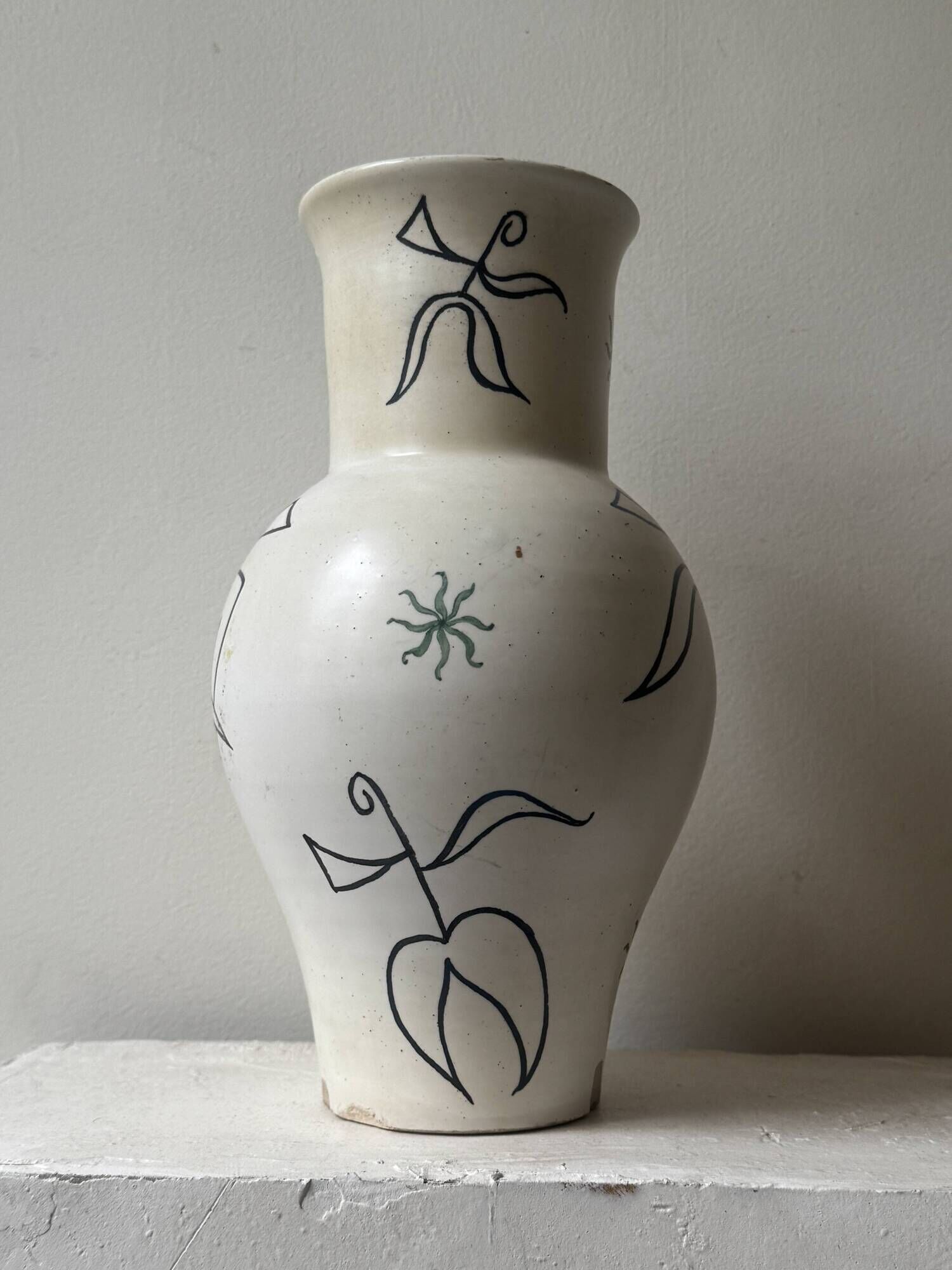 Large white vase decorated with stylised women Cérart Monaco, dlg Matisse 1950