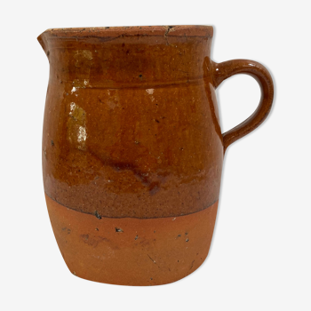 Pitcher old vase in two-tone sandstone