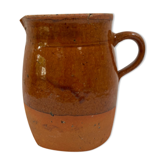 Pitcher old vase in two-tone sandstone