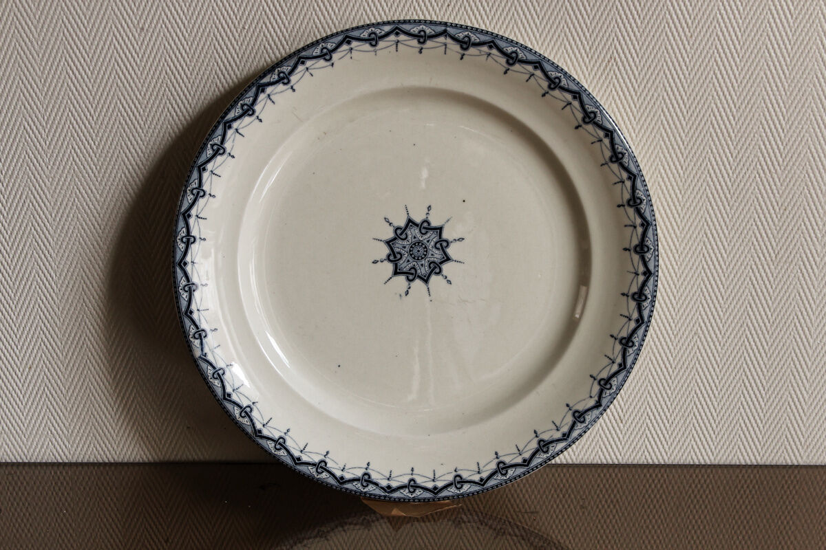 Set of 5 iron earth dishes