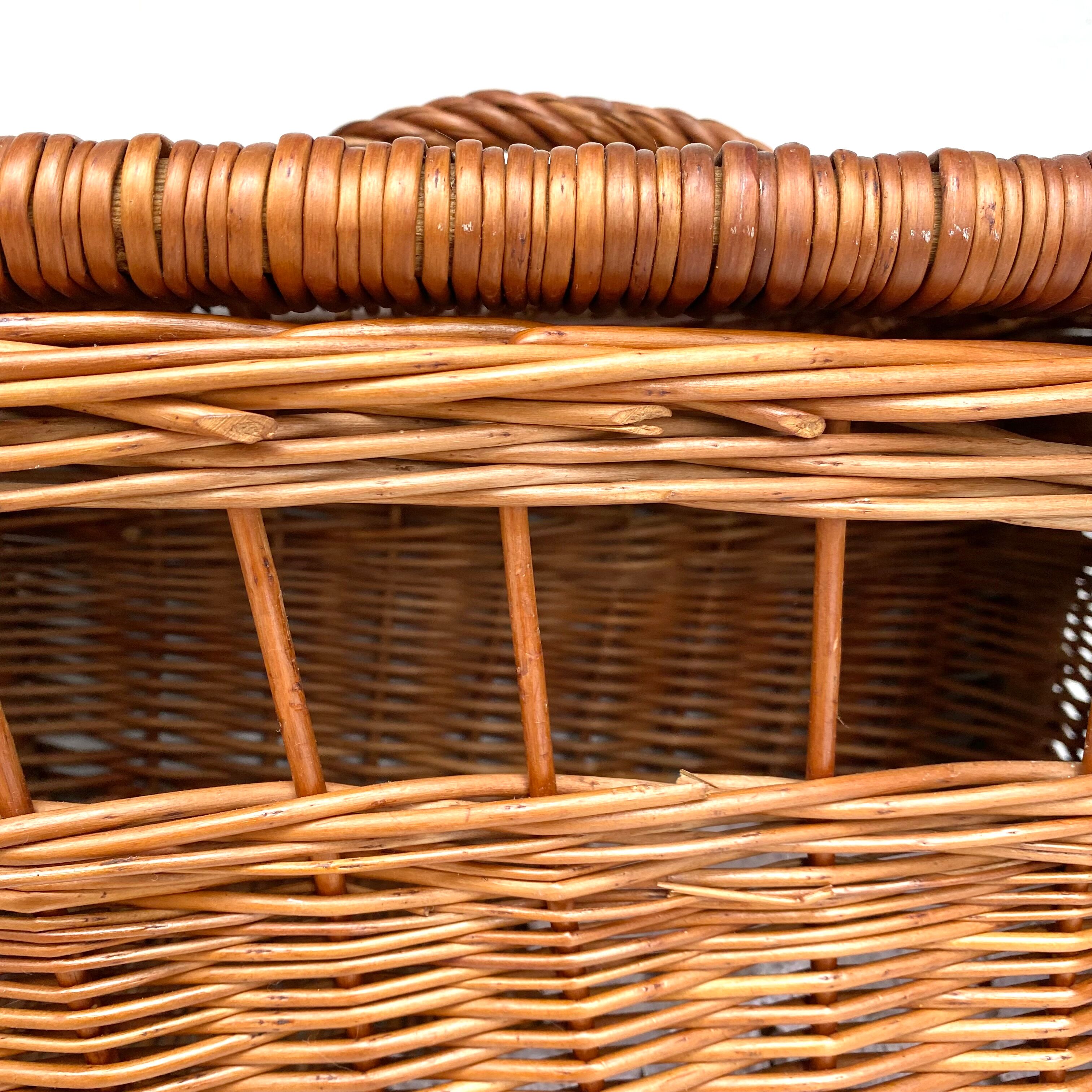 Vintage braid wicker basket for pets