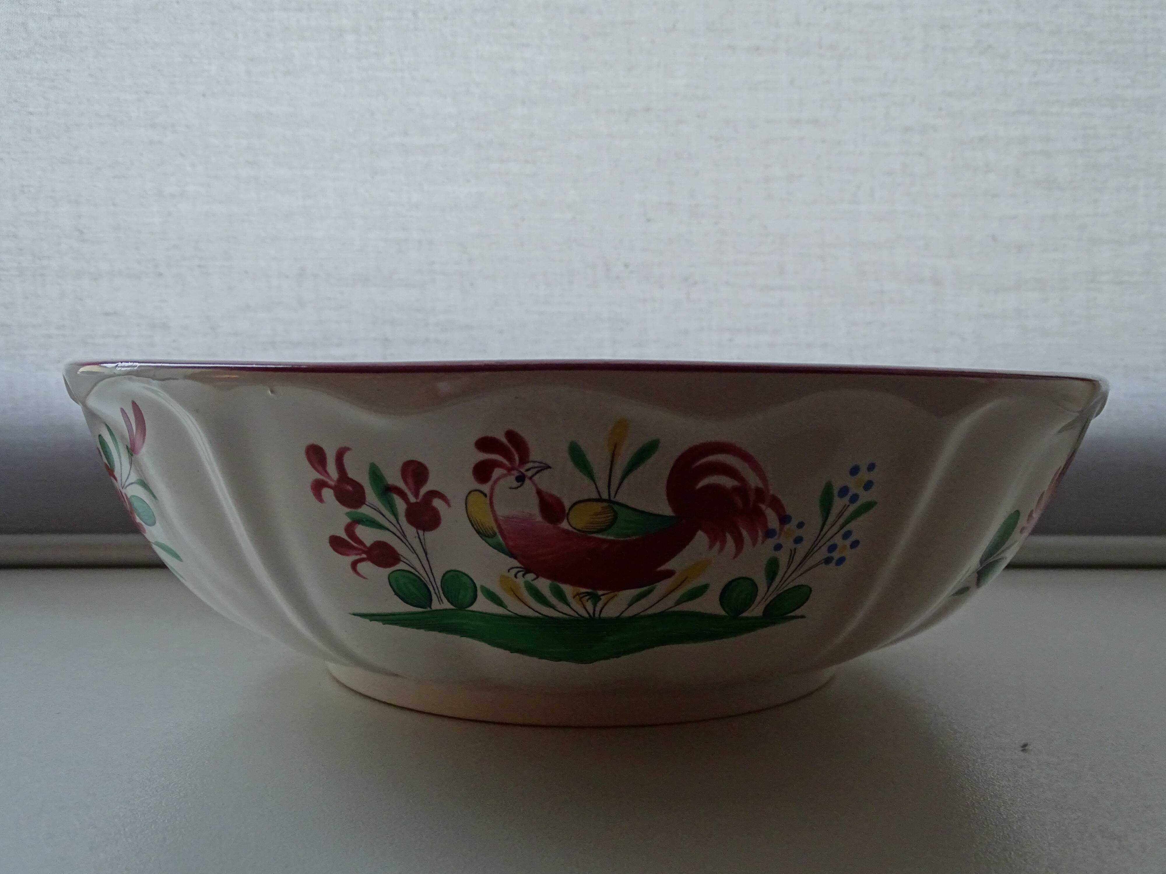 Round salad bowl St Clément France - Rooster decoration and flowery basket