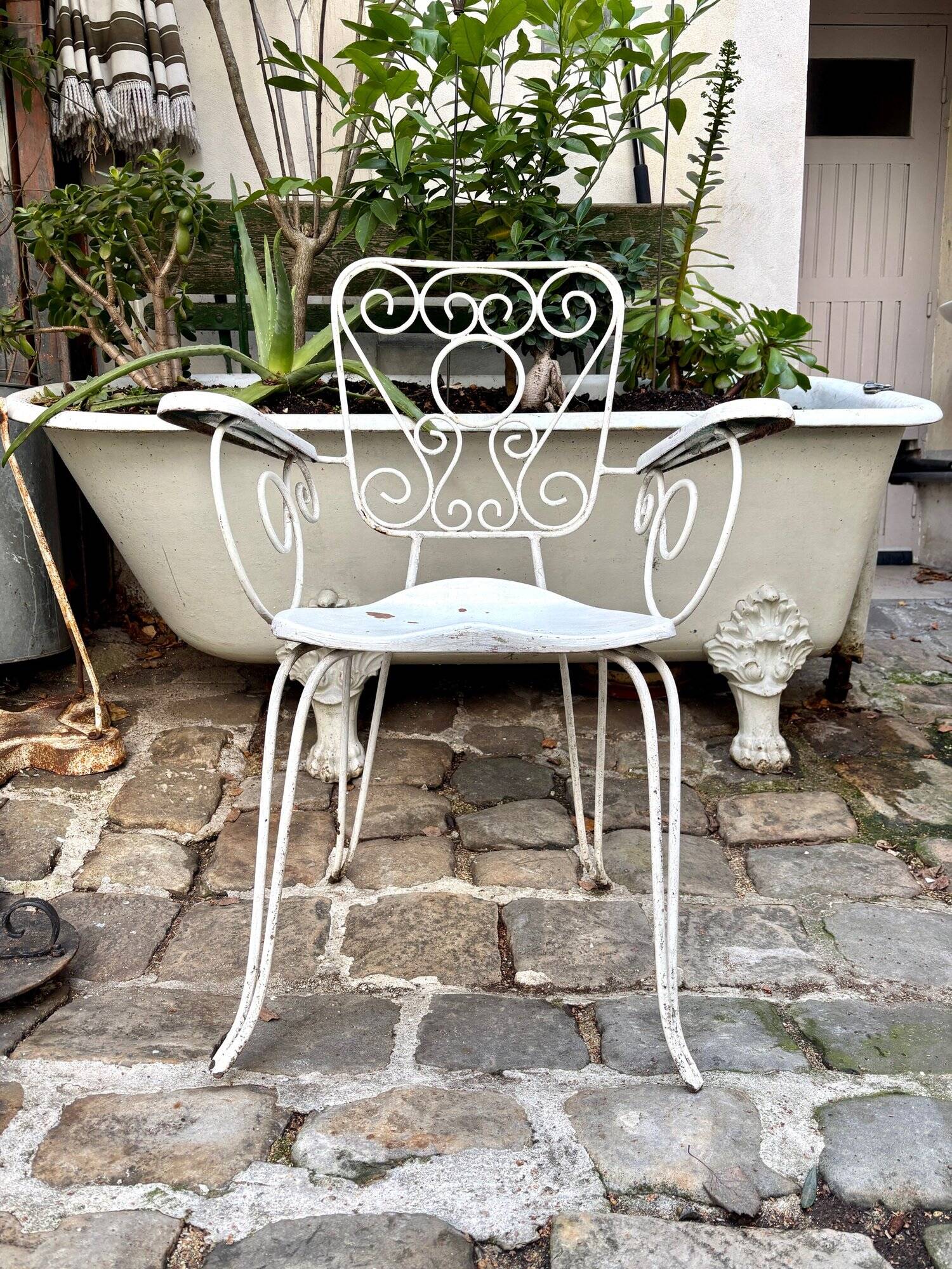 White cast iron garden chair no. 2