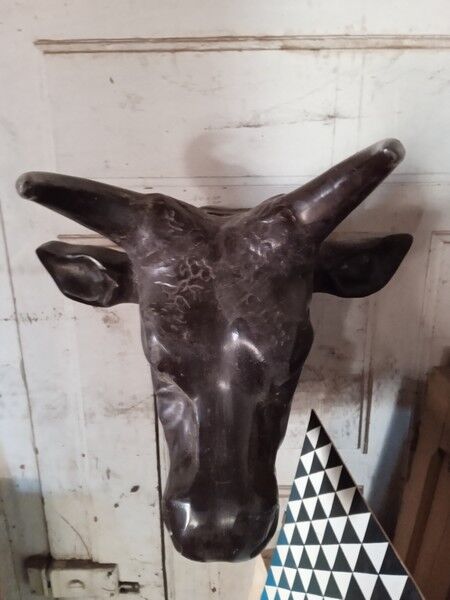 Food sign / cast iron bull mouth
