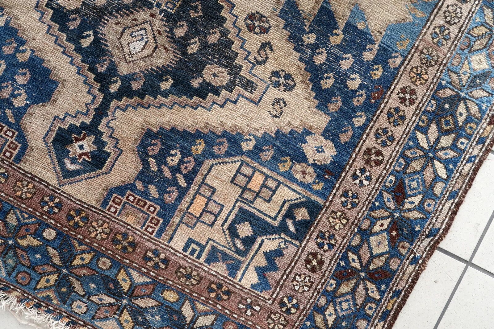 Handmade antique Caucasian Shirvan rug 126cm x 191cm, 1900s