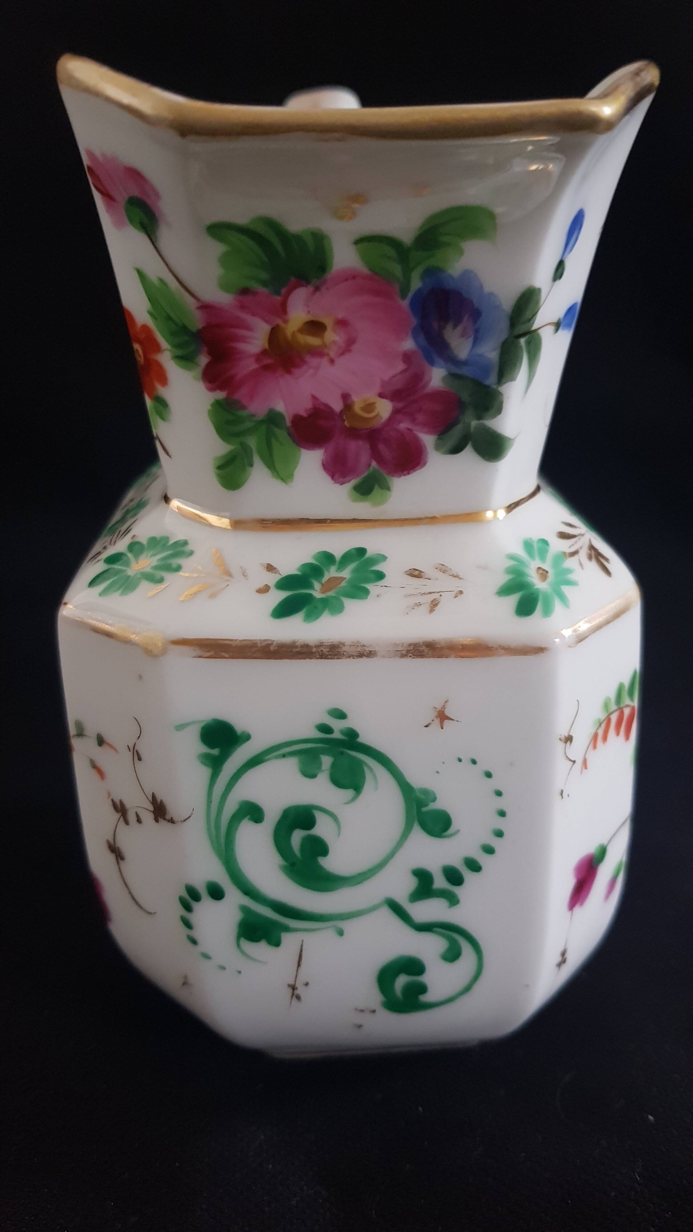 Large octagonal milk jug porcelain from Paris "Old Paris", mid-19th century.