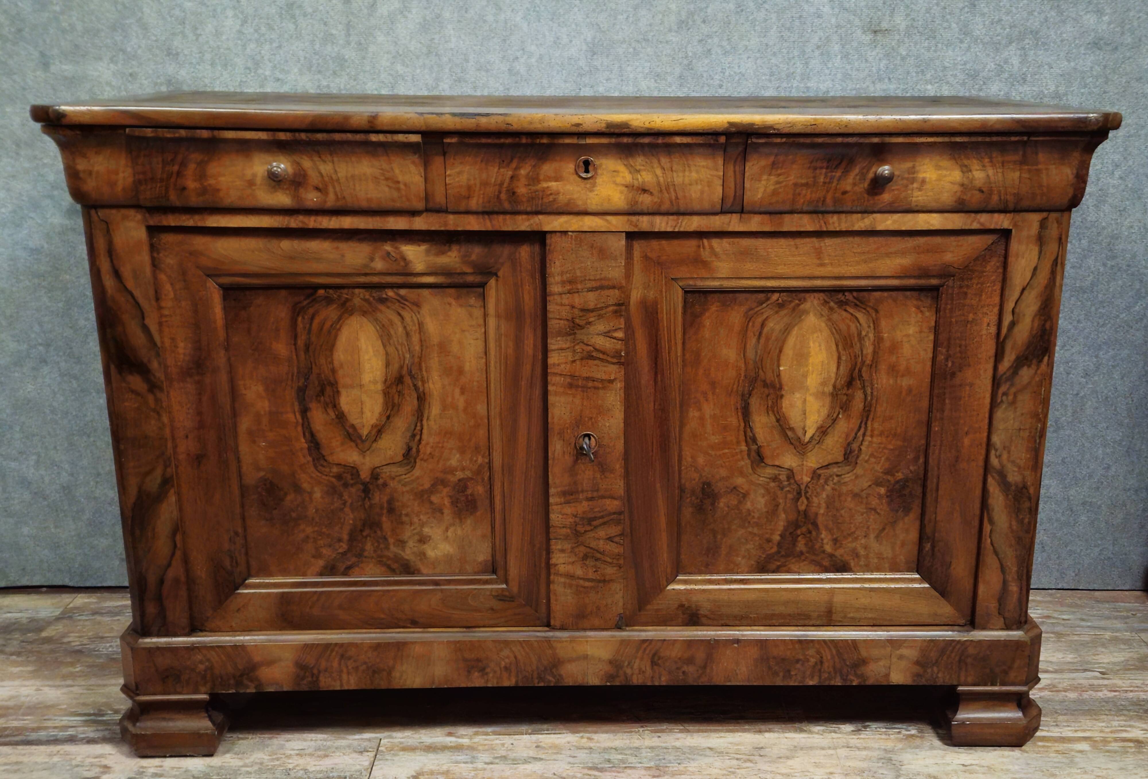 Buffet ancien époque Louis Philippe en noyer, XIXᵉ siècle