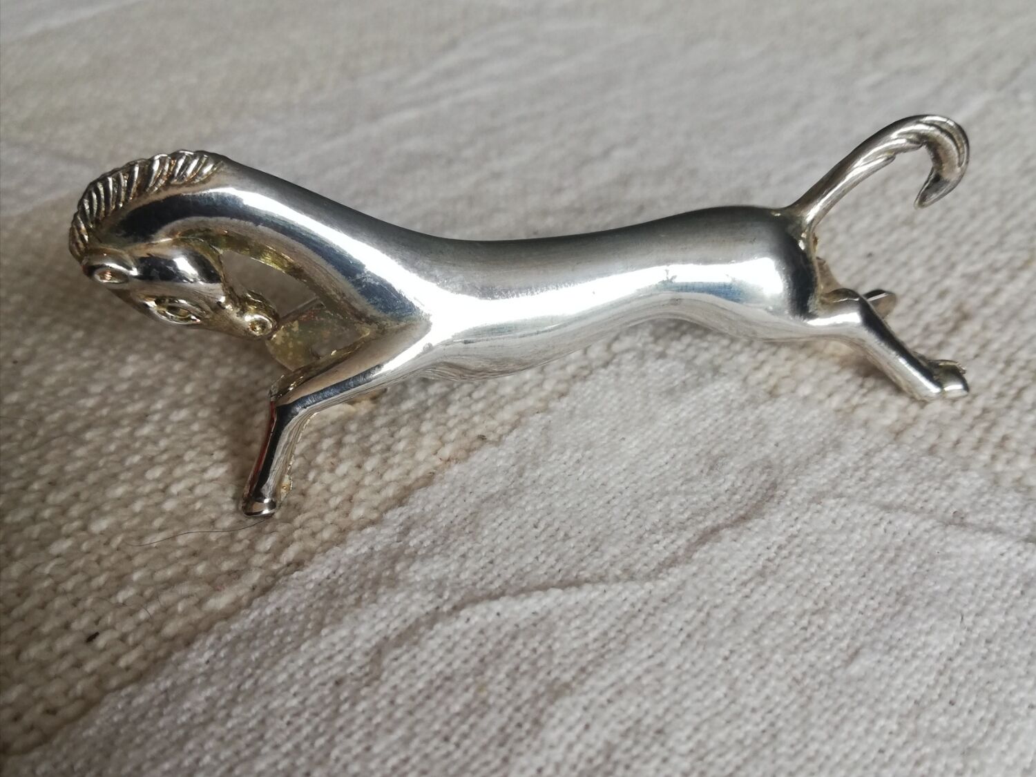 Un porte-couteau cheval métal argenté
