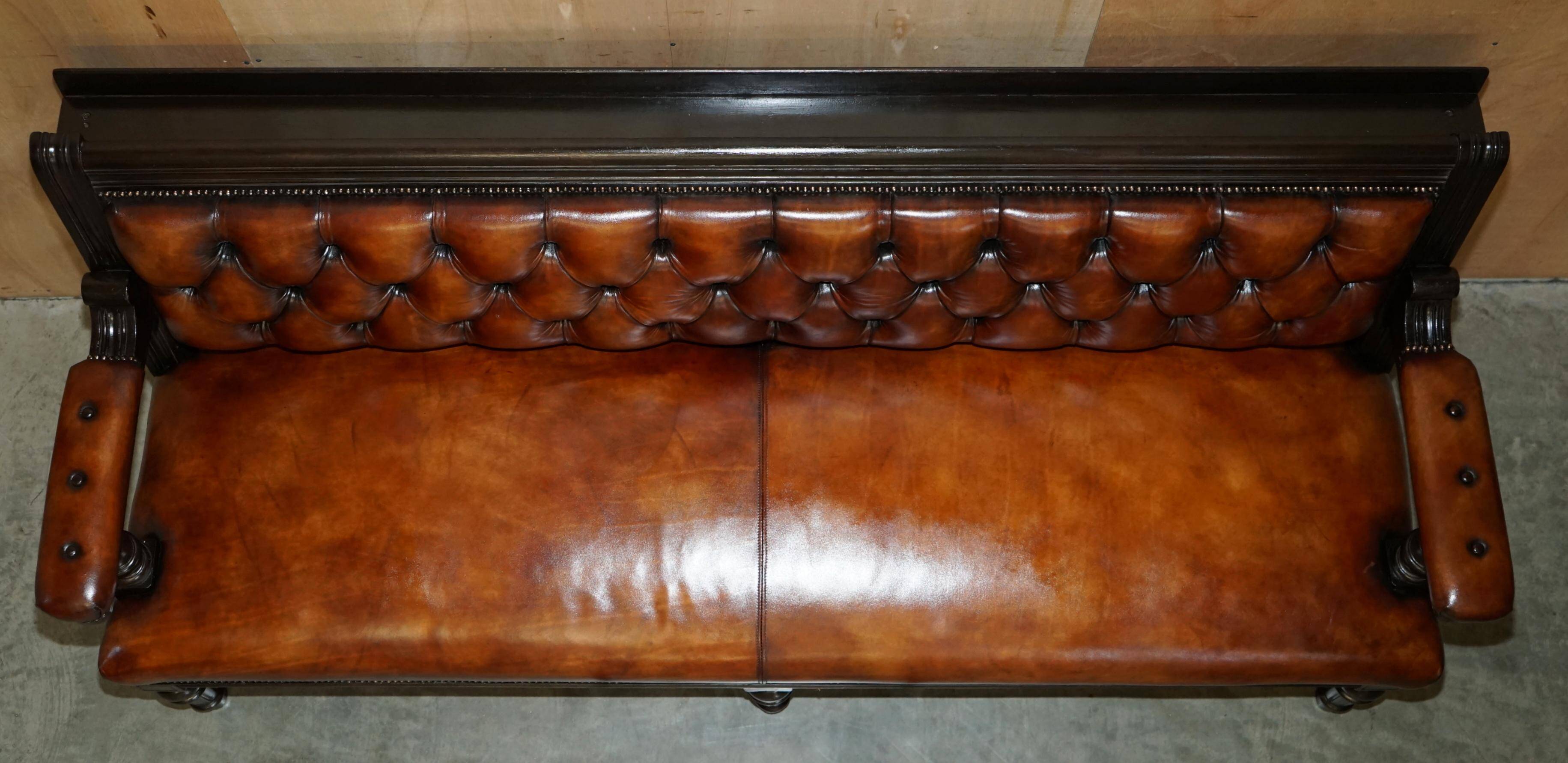 Banc de pub victorien Chesterfield en cuir restauré