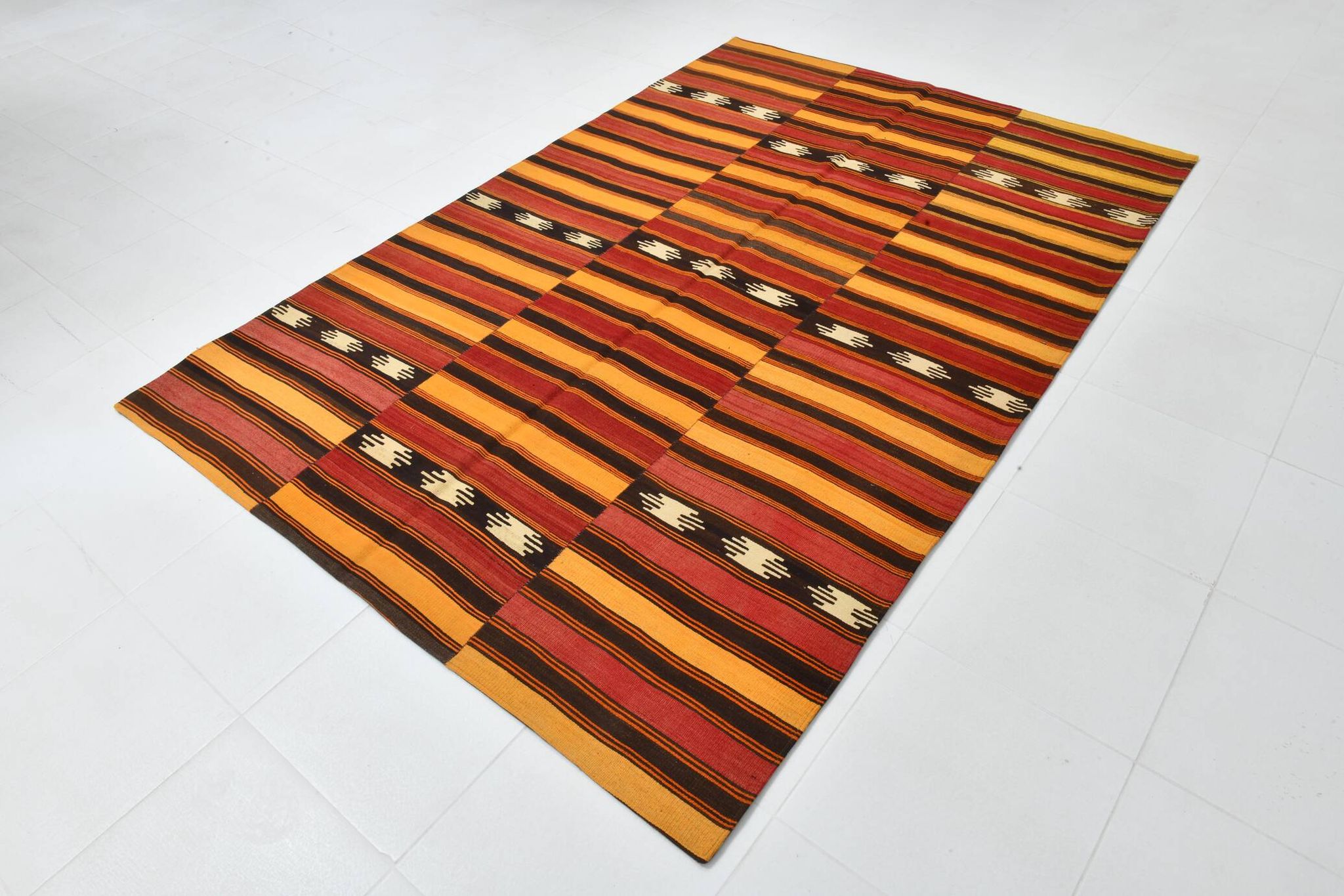 Tapis kilim ethnique turc rouge et orange, 173 x 225 cm