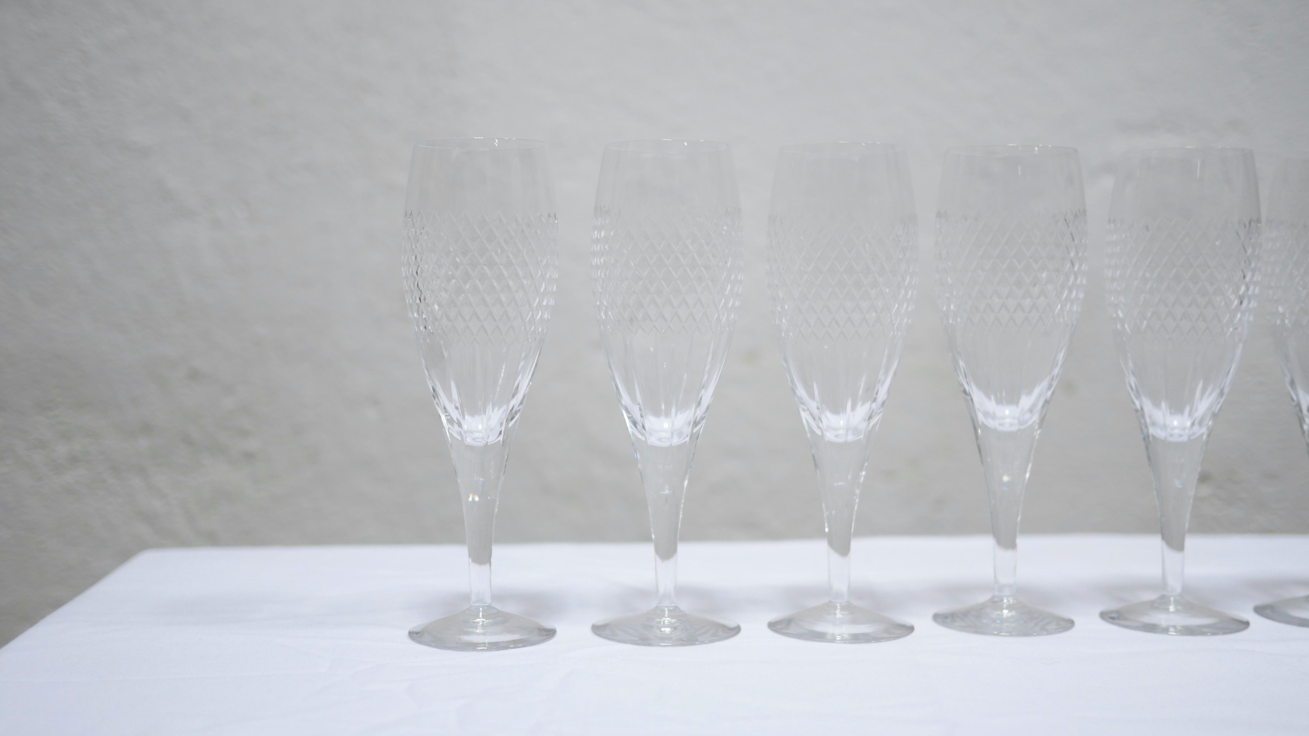 Series of 10 vintage crystal champagne flutes