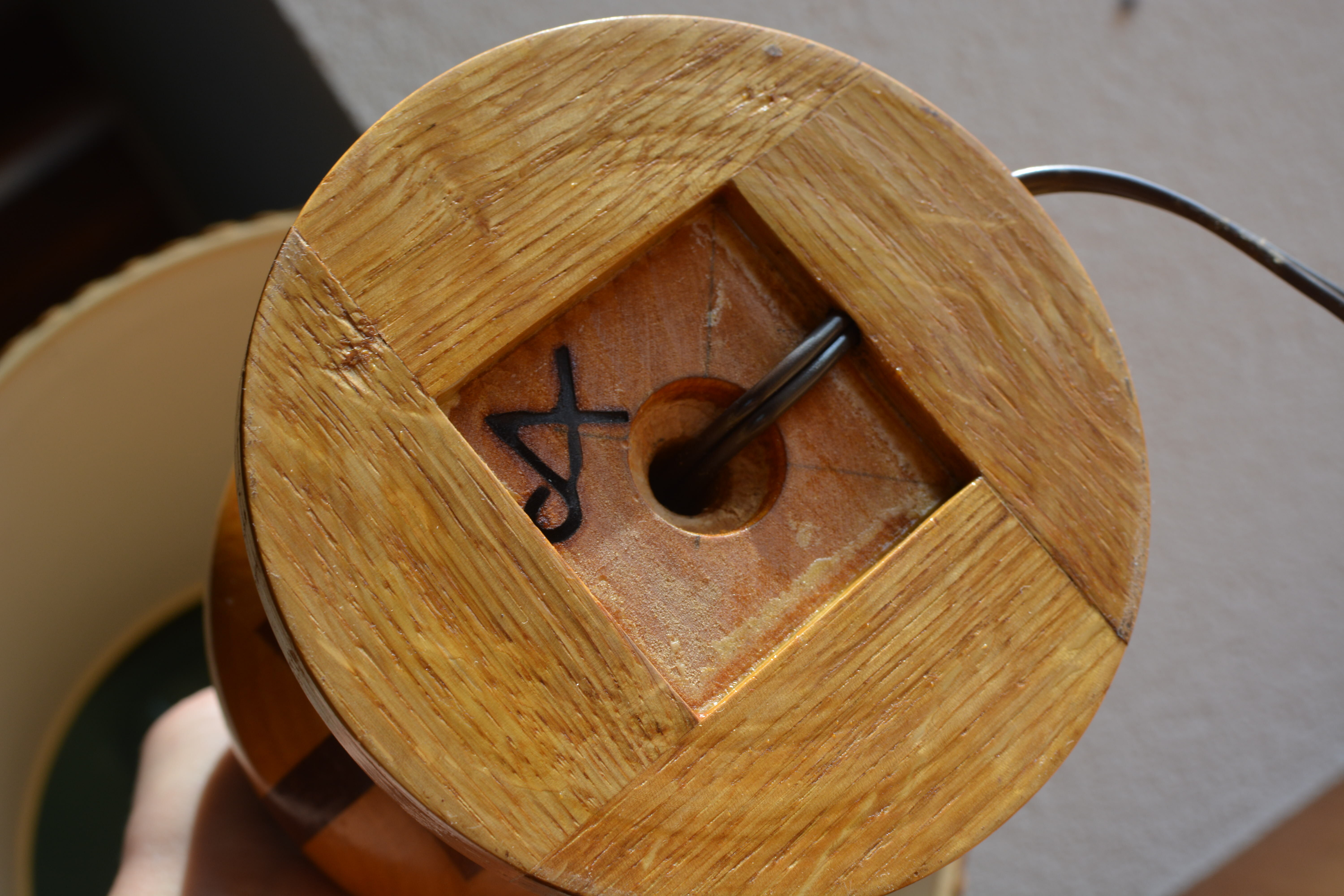 Lampe bois et marqueterie vintage