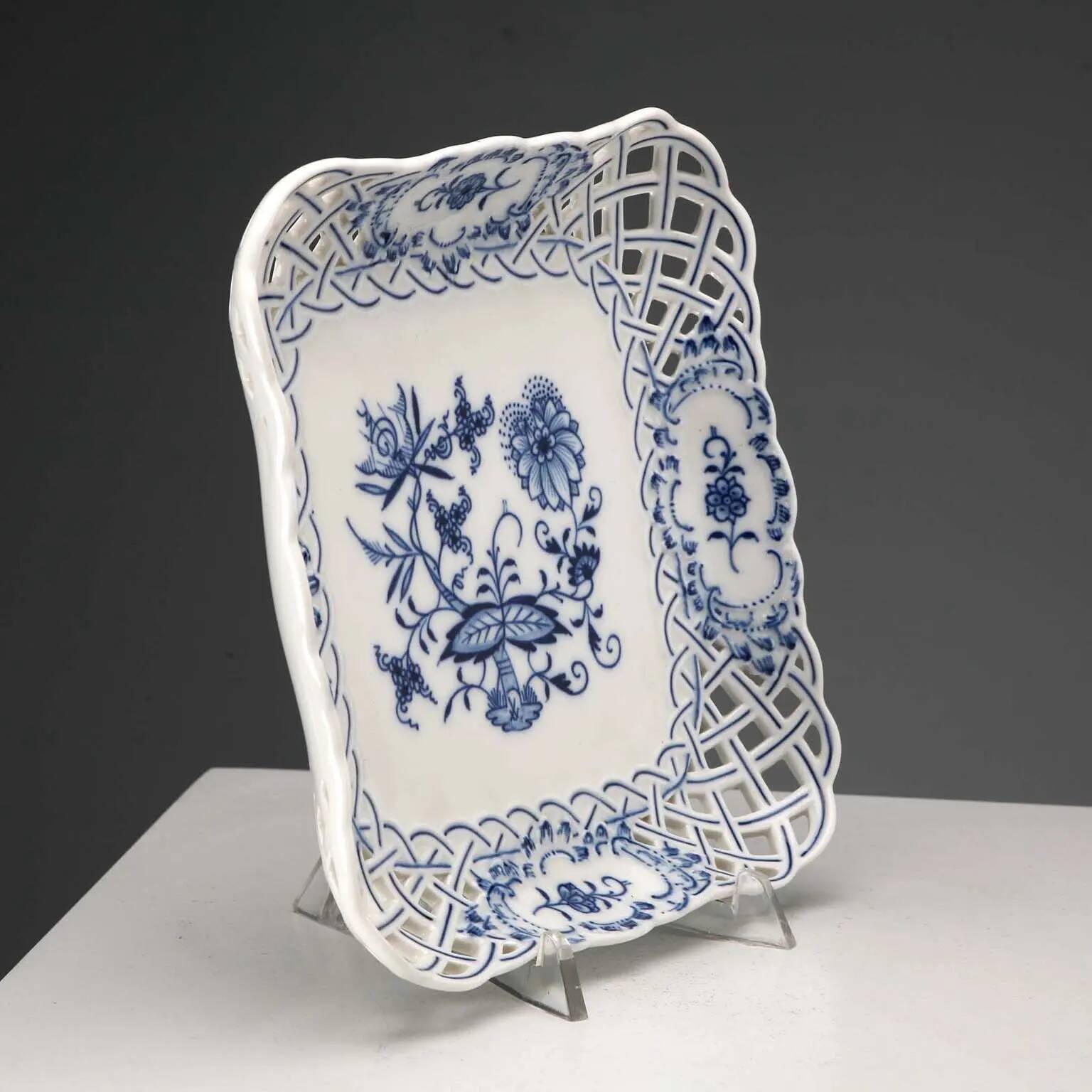 Ancient porcelain plateau from Meissen, Germany, 20th century.