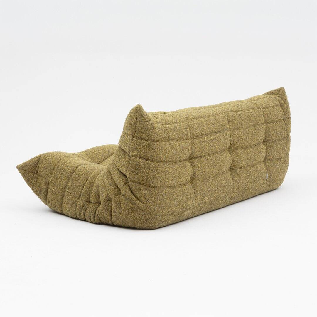 Canapé trois places Togo en bouclé olive par Michel Ducaroy pour Ligne Roset