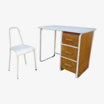 Bureau moderniste pour enfant et sa chaise