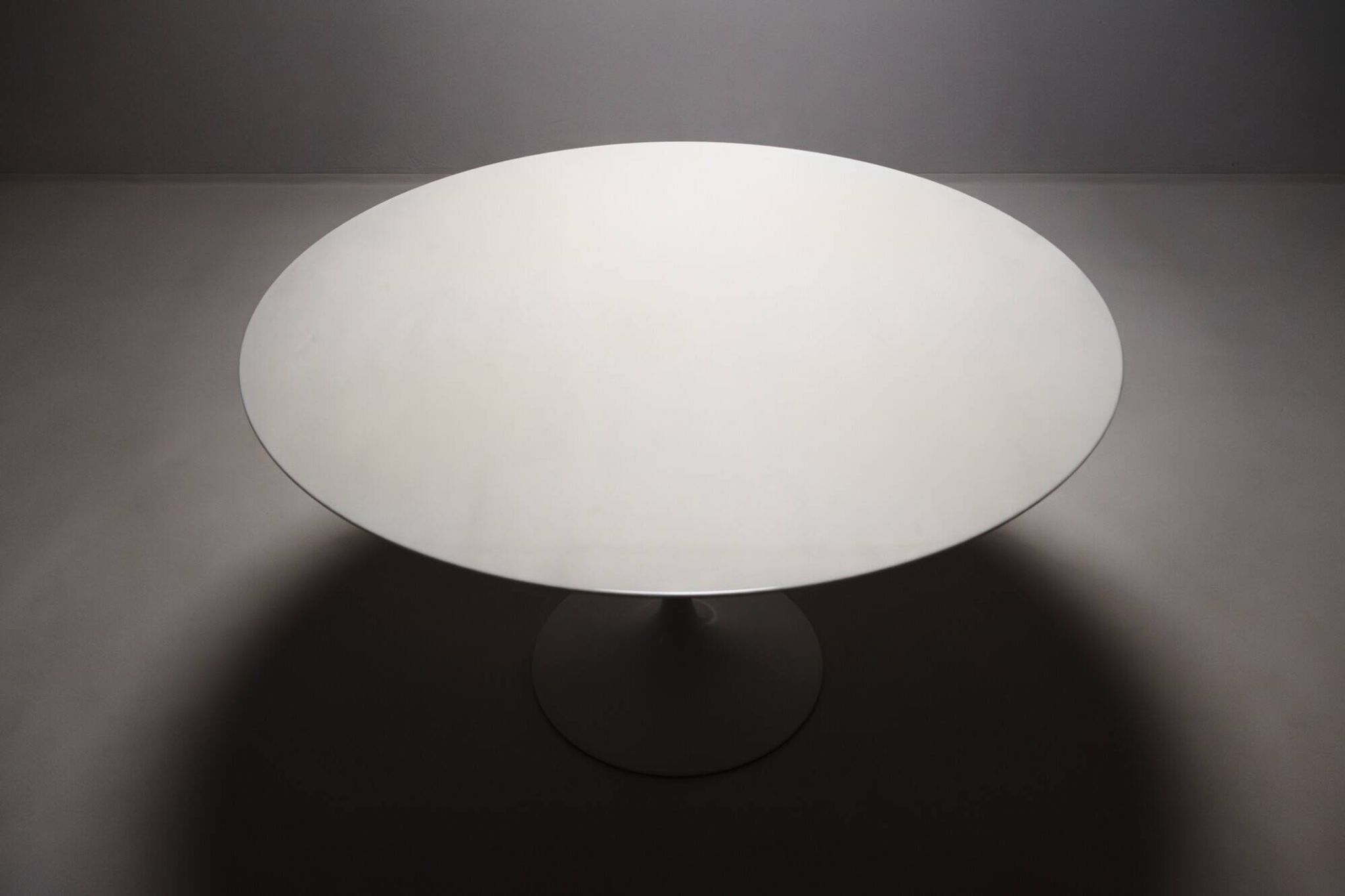 Table à manger ronde tulipe en marbre par Eero Saarinen, années 2000