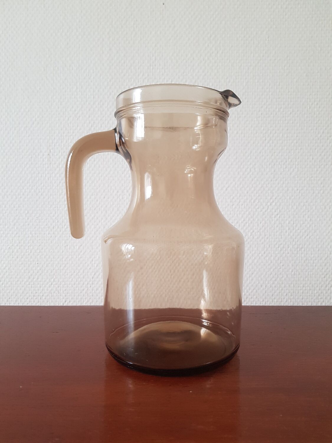 Carafe en verre noir