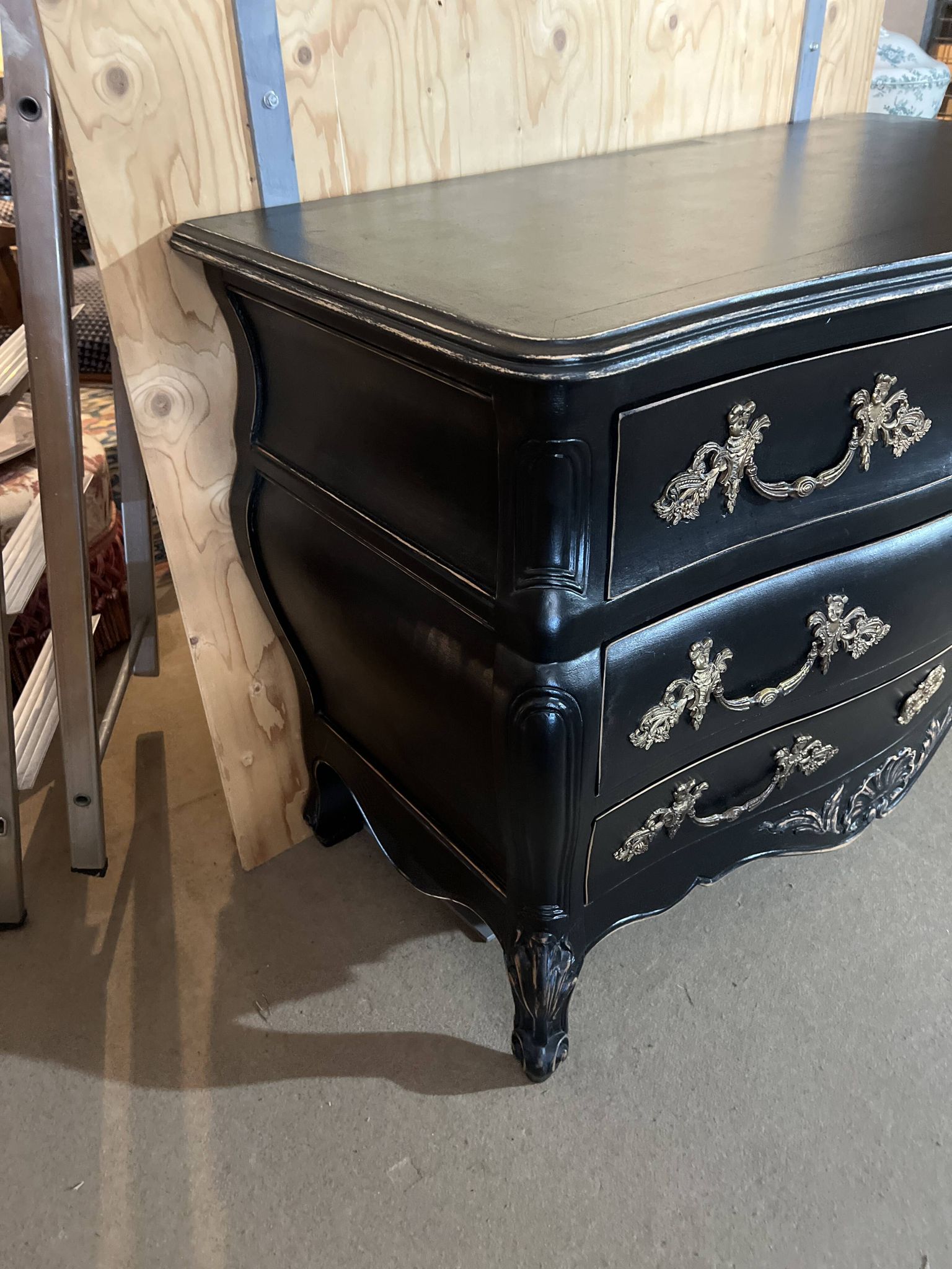 Curved chest of drawers, Louis XV style, Bordeaux type, lacquered in black