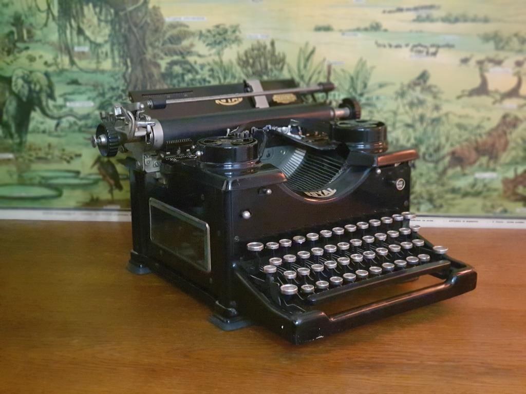 ROYAL typewriter