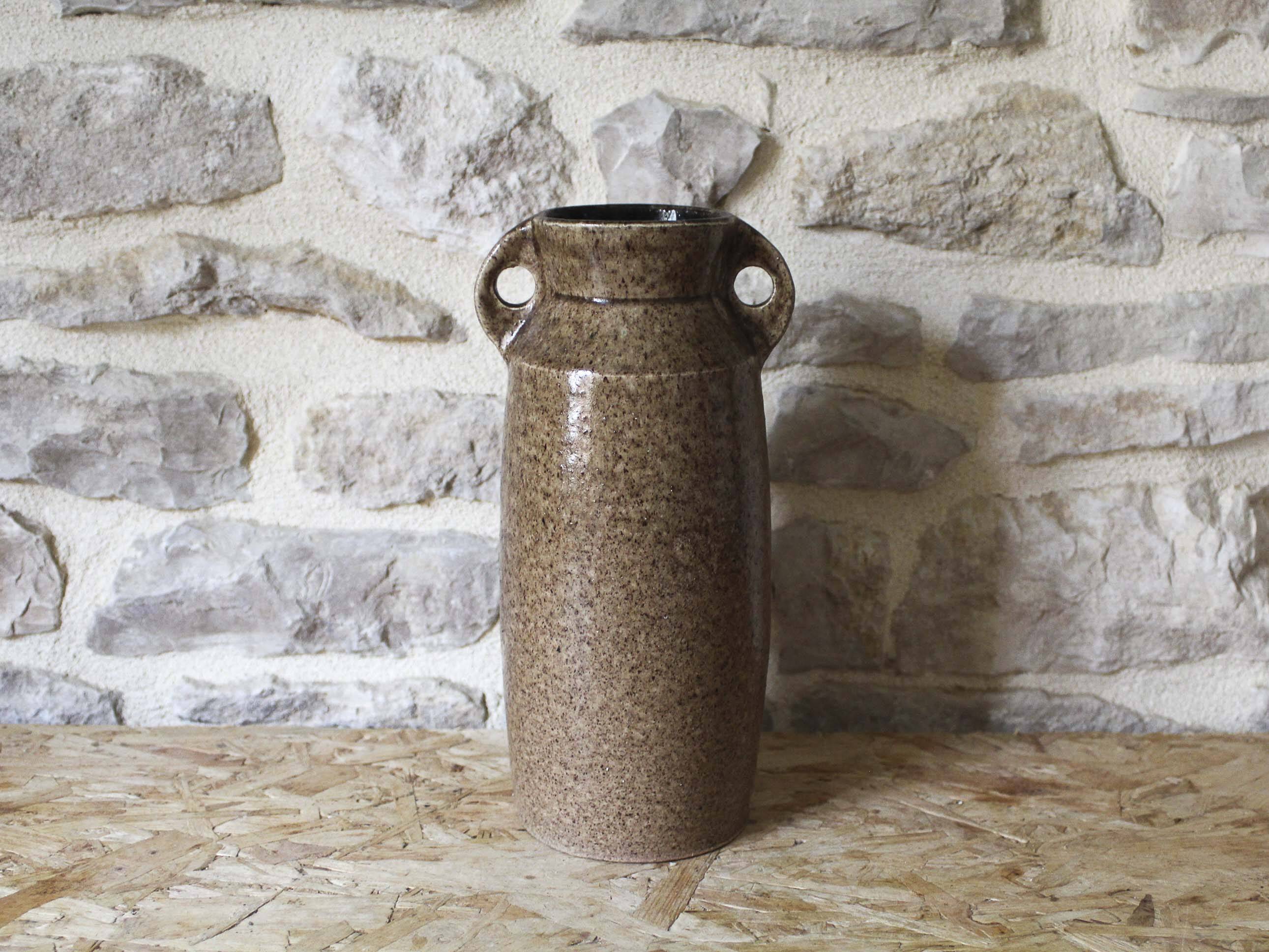 Accolay ceramic vase