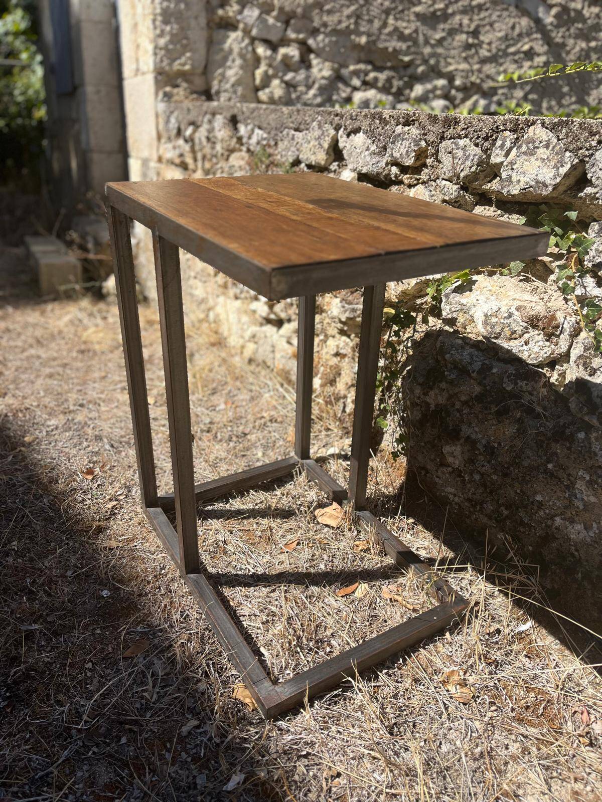 Table d’appoint industrielle en bois et métal