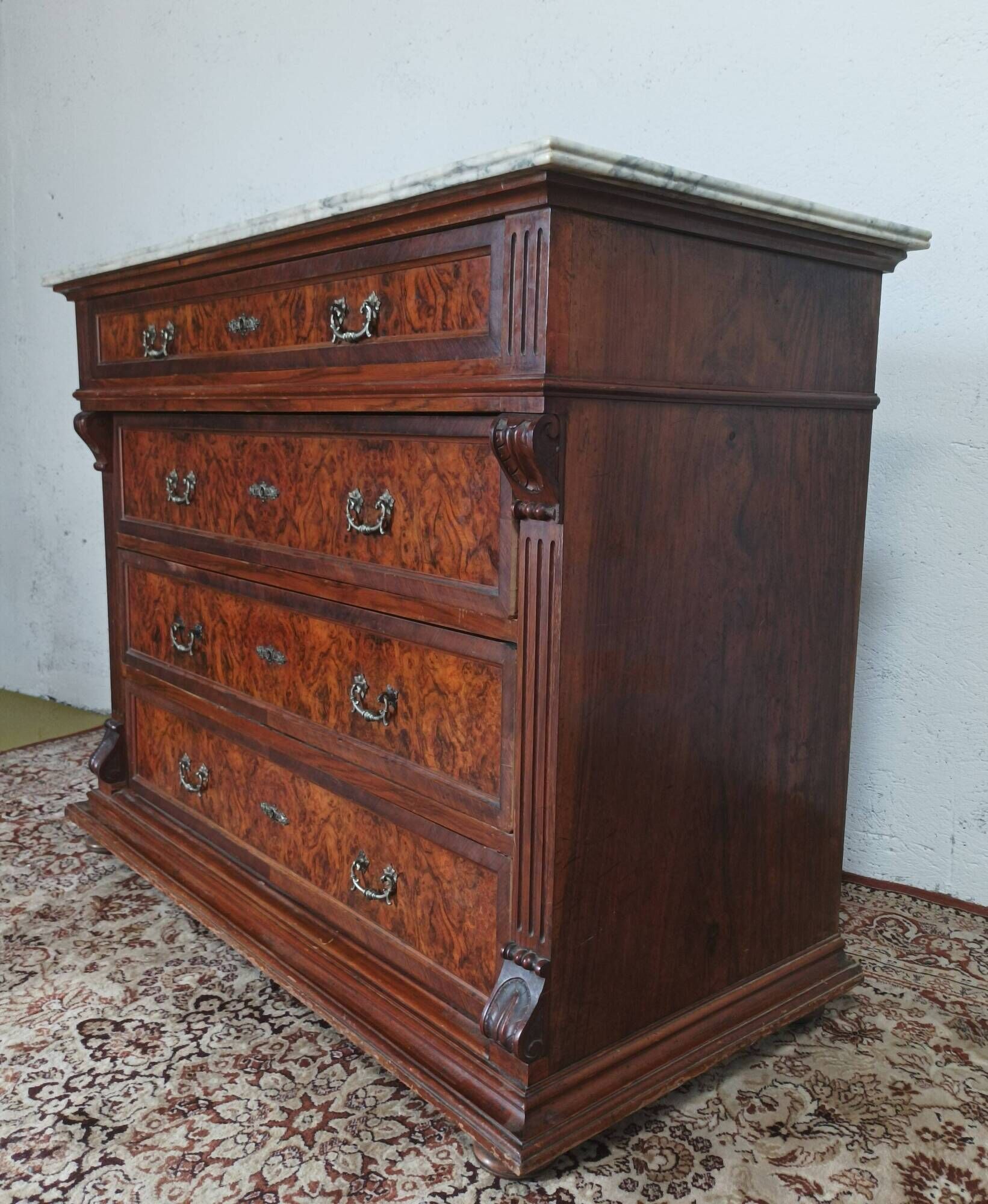 Neo-Renaissance Henri II chest of drawers in walnut burr