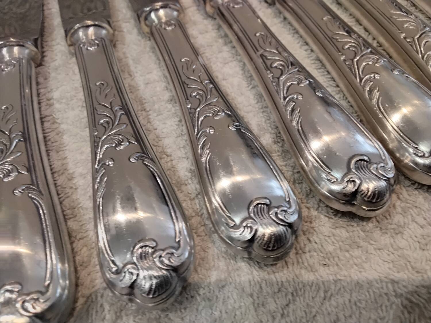 12 silver-plated metal table knives Ercuis model Dubarry