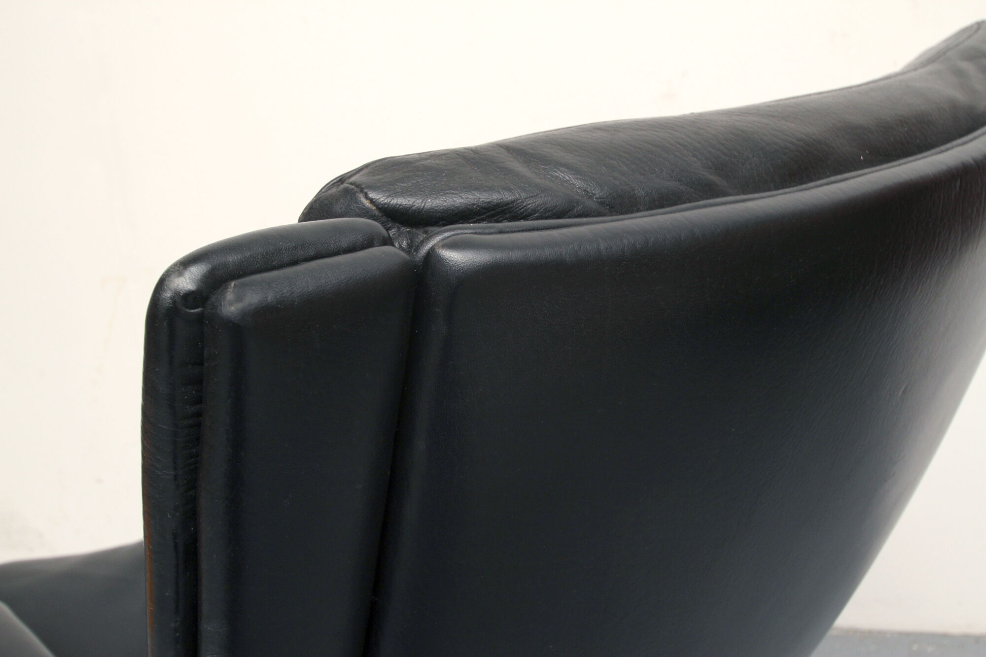 1970s leather swivel chair from geoffrey hartcourt for artifort