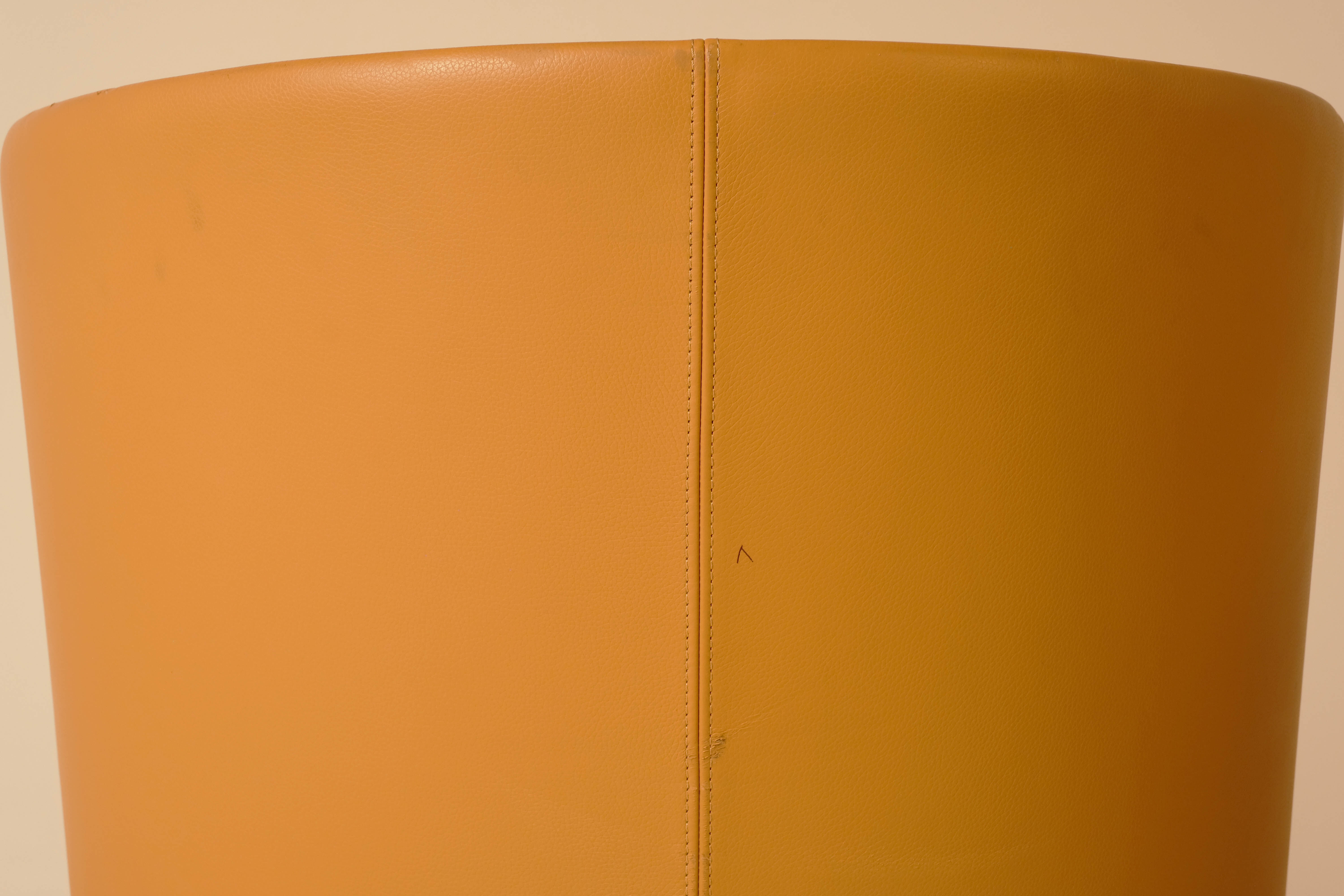 Pair of "Rich" leather armchairs by Antonio Citterio, Moroso edition, 1989