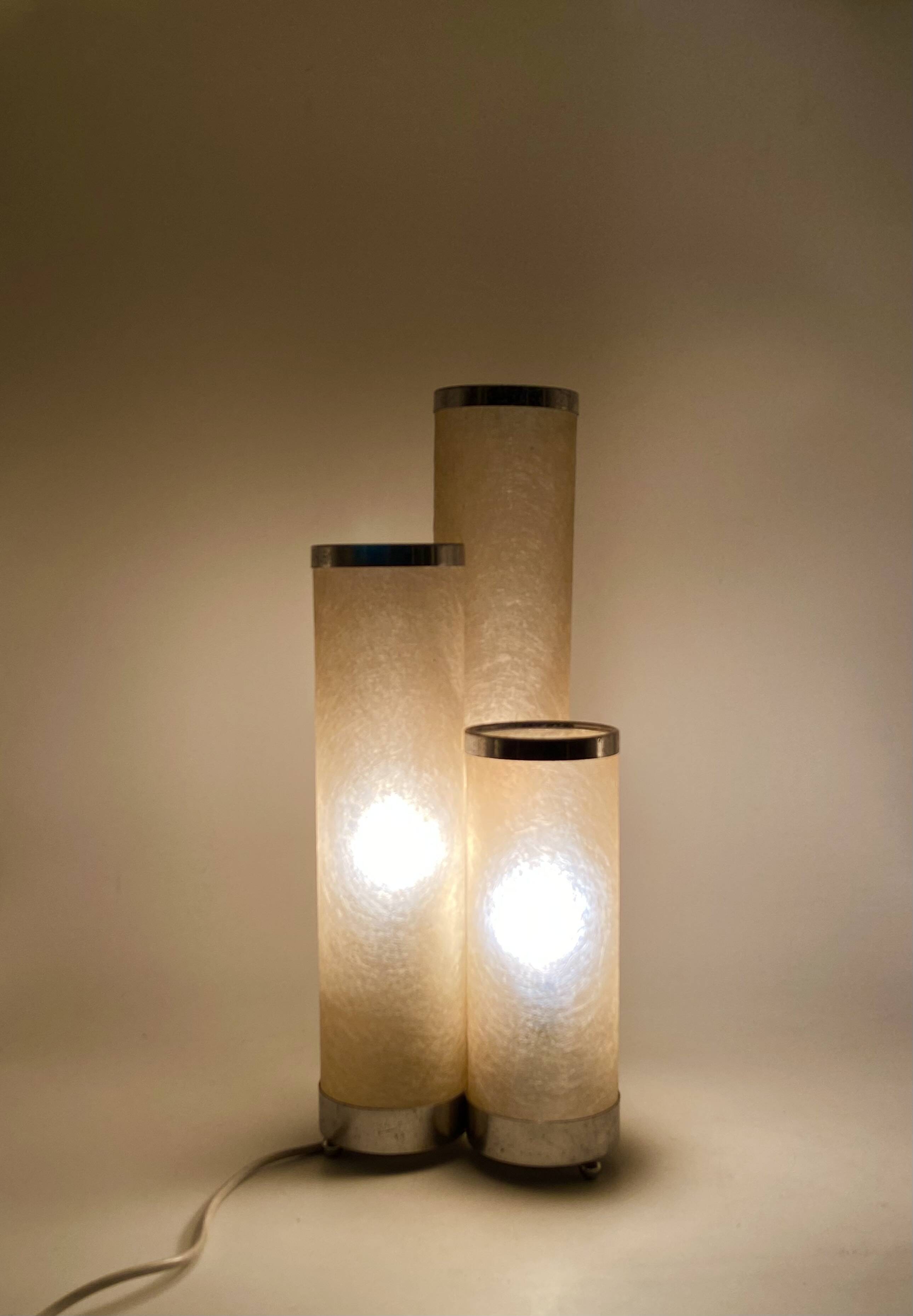 Hollywood regency fiberglass and brass table lamp, Italy 1970s