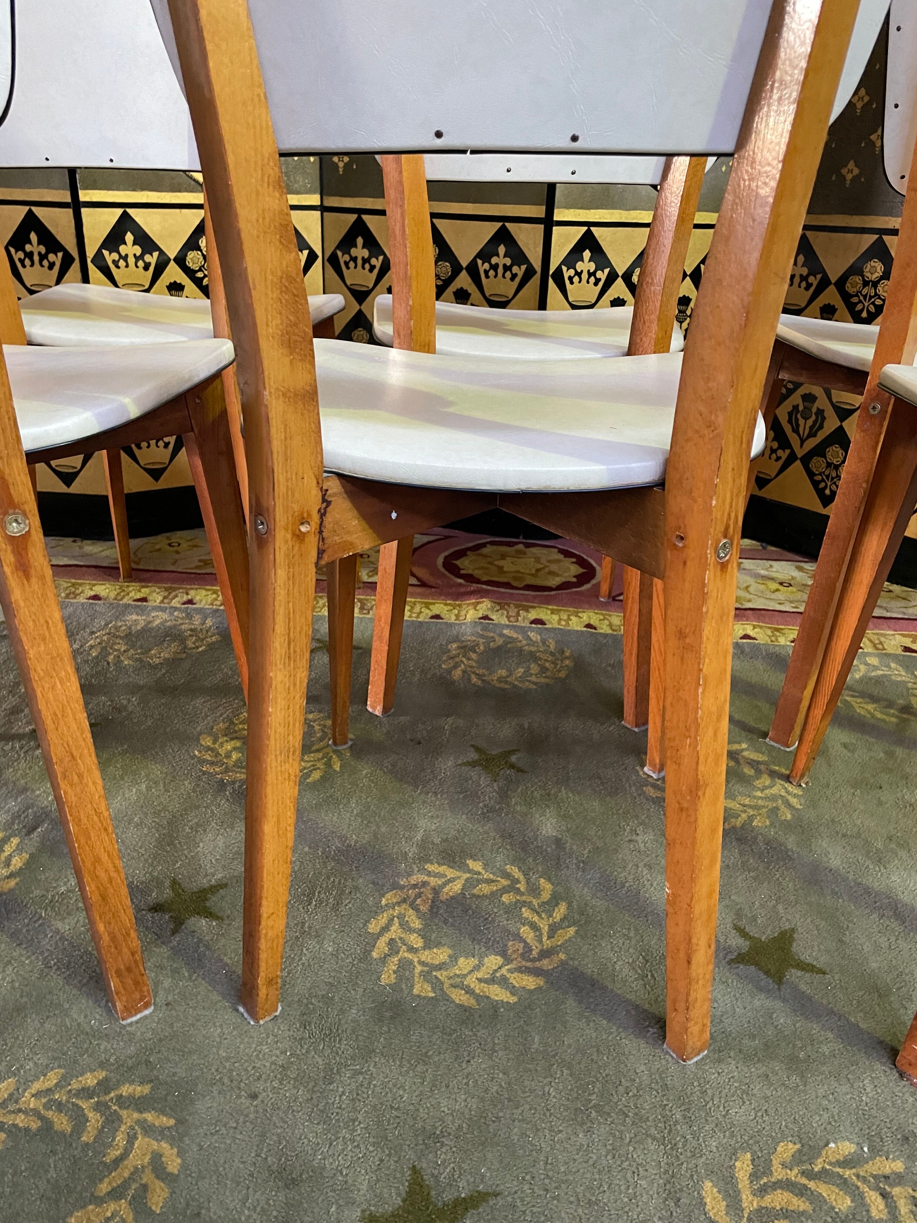 Suite of 6 vintage chairs in white Skaï
