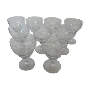 Suite de 9 verres art
