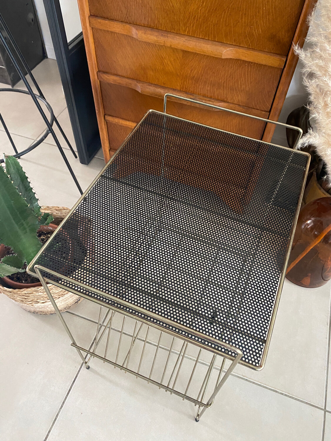 Vintage vinyl table