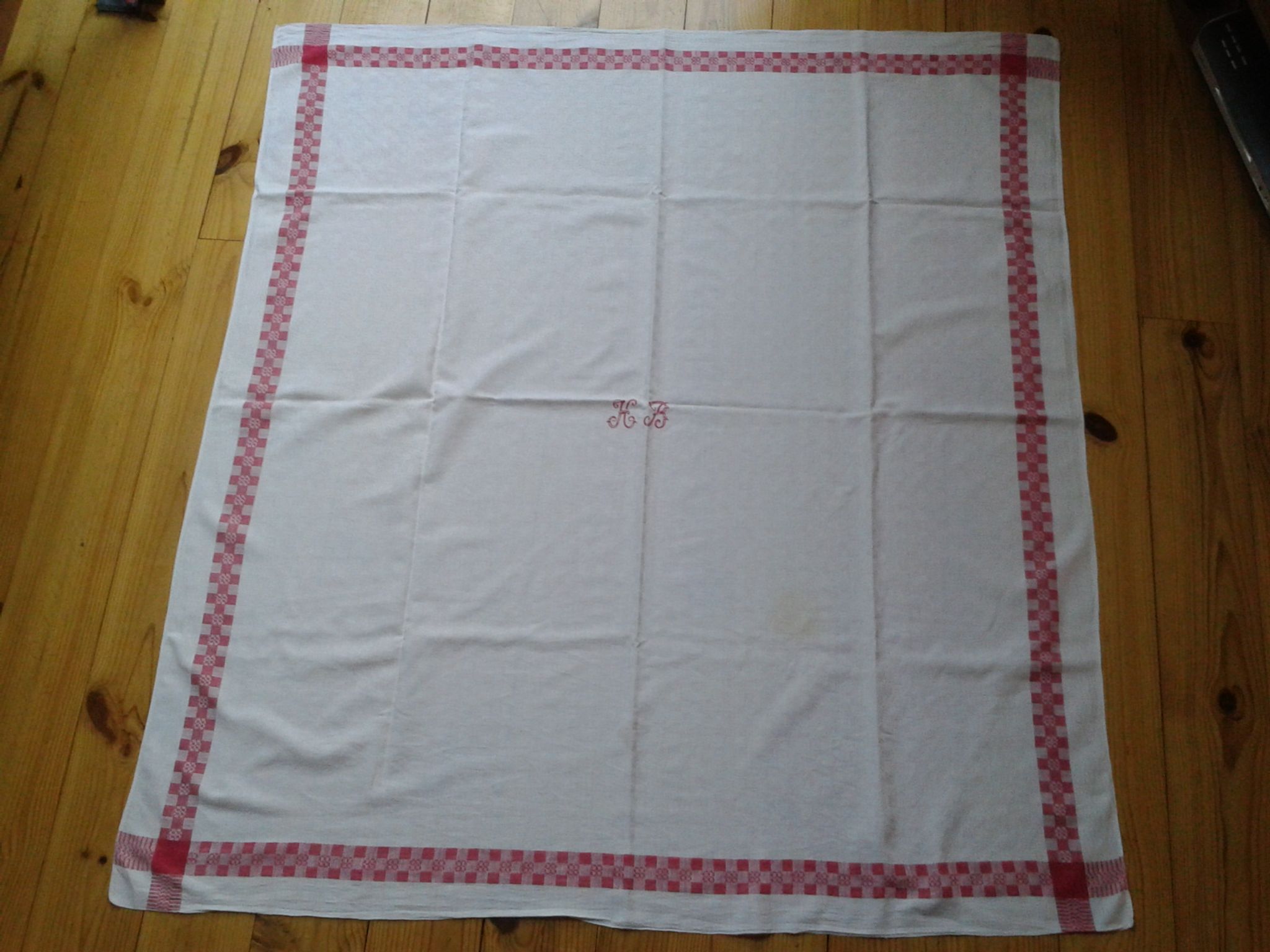 Nappe à thé en damassé de coton blanc et rouge