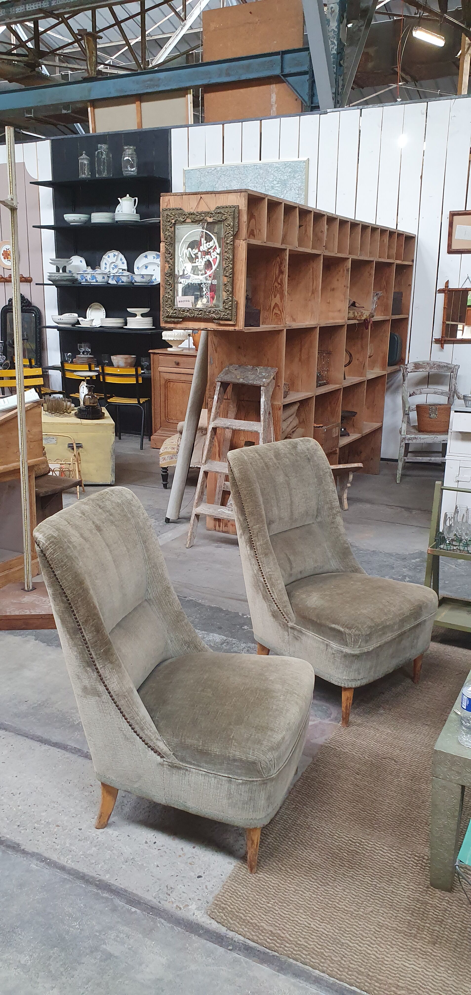 Paire de fauteuils velours anciens