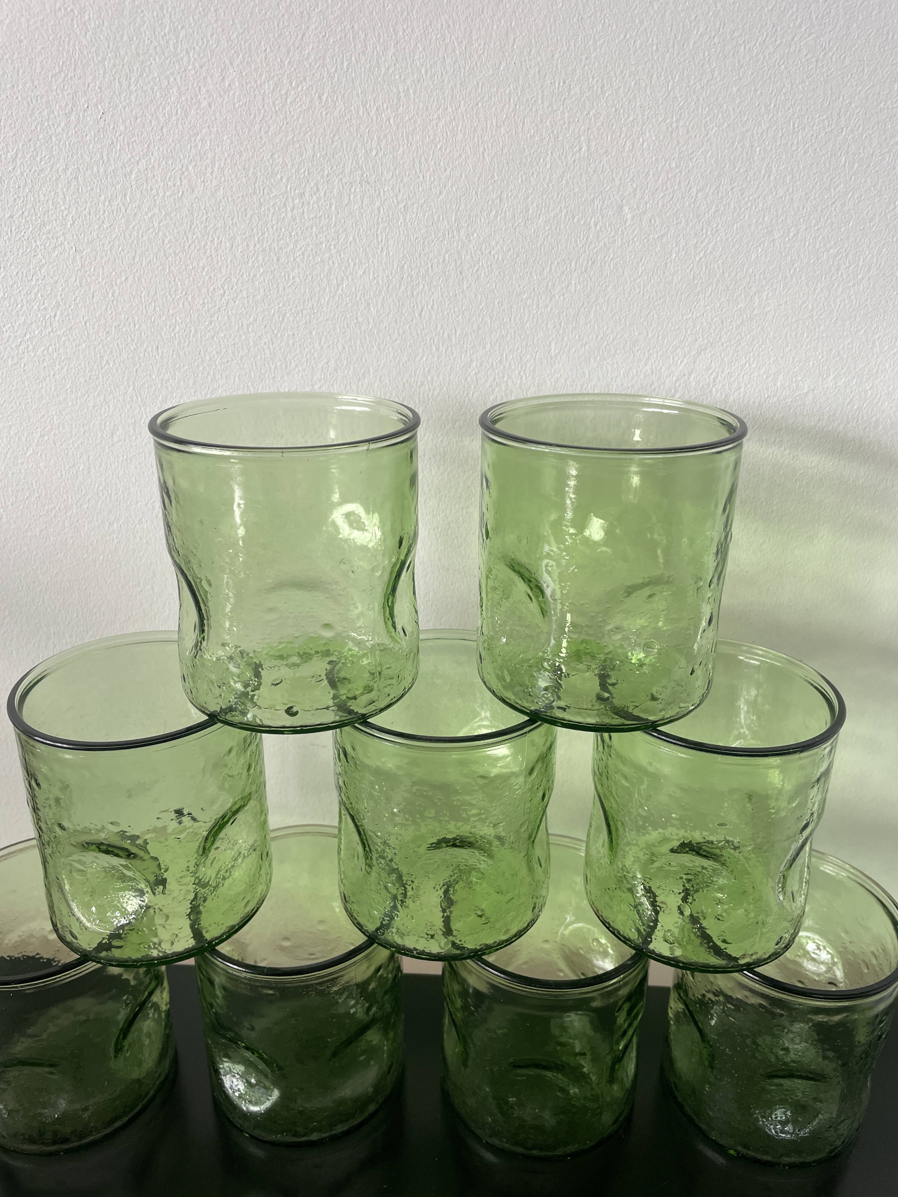 Set of carafe and 9 bubble glass glasses from the 70s