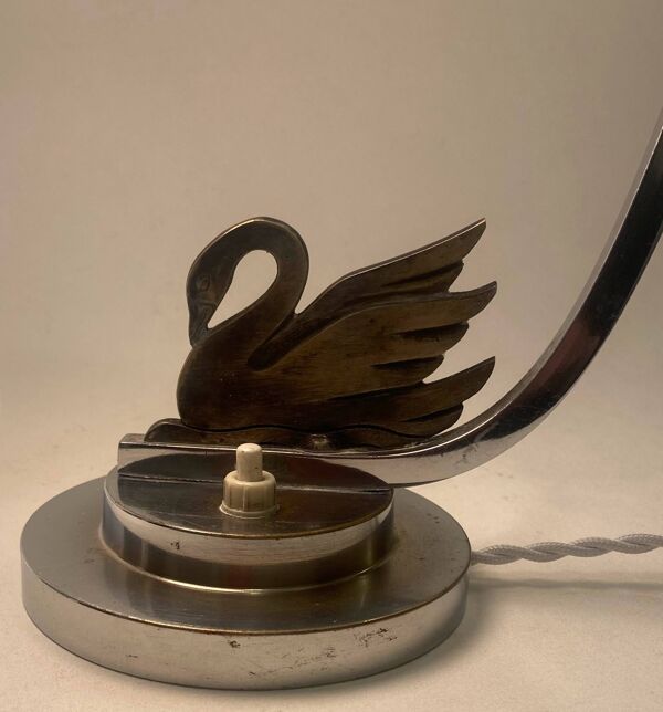 Lampe à poser époque Art déco laiton chromé globe opaline rose décor cygne