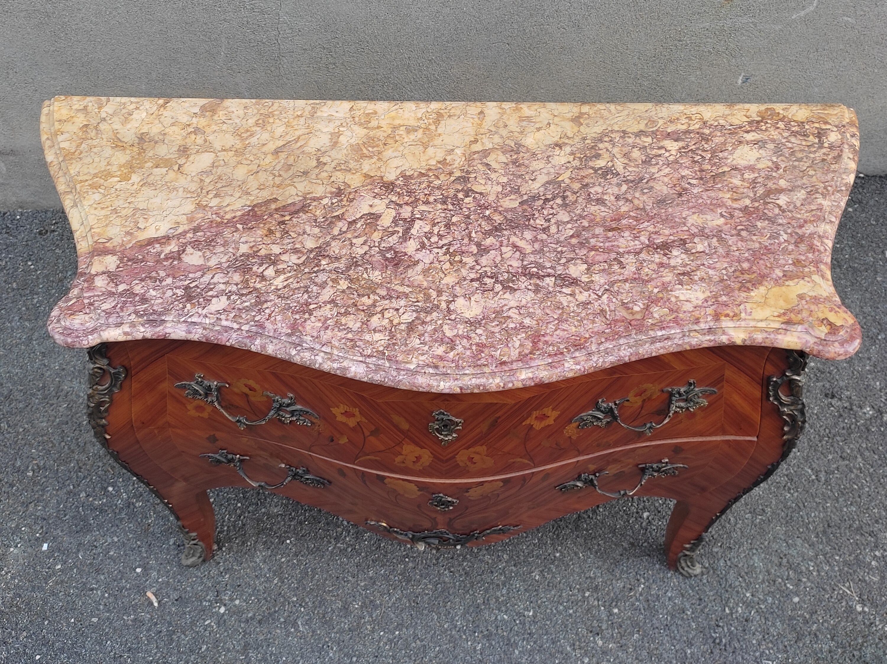 Louis XV chest of drawers in rosewood