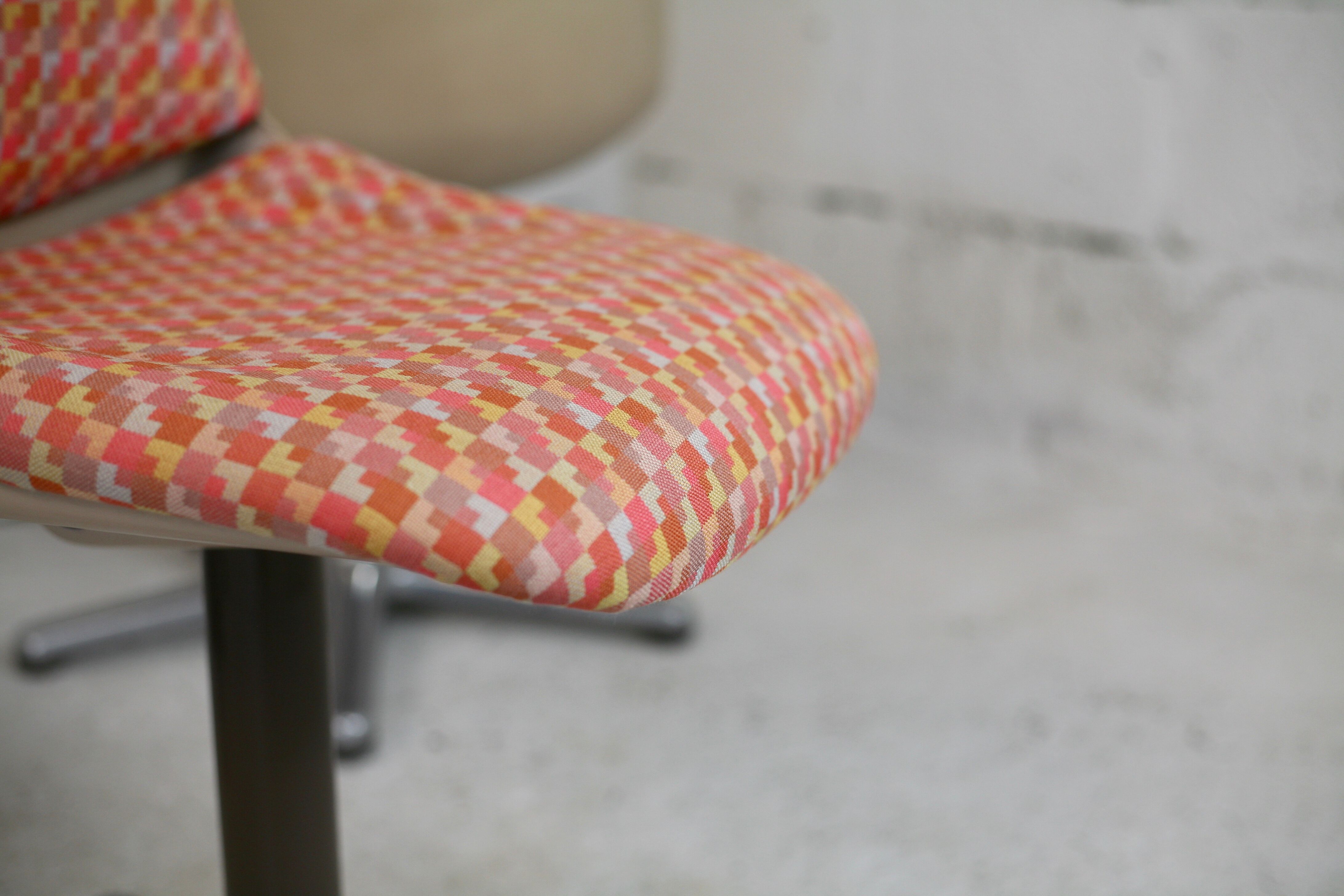 5 chairs "space age", Wilkhahn edition, plastic shells, star steel base. Circa 1970