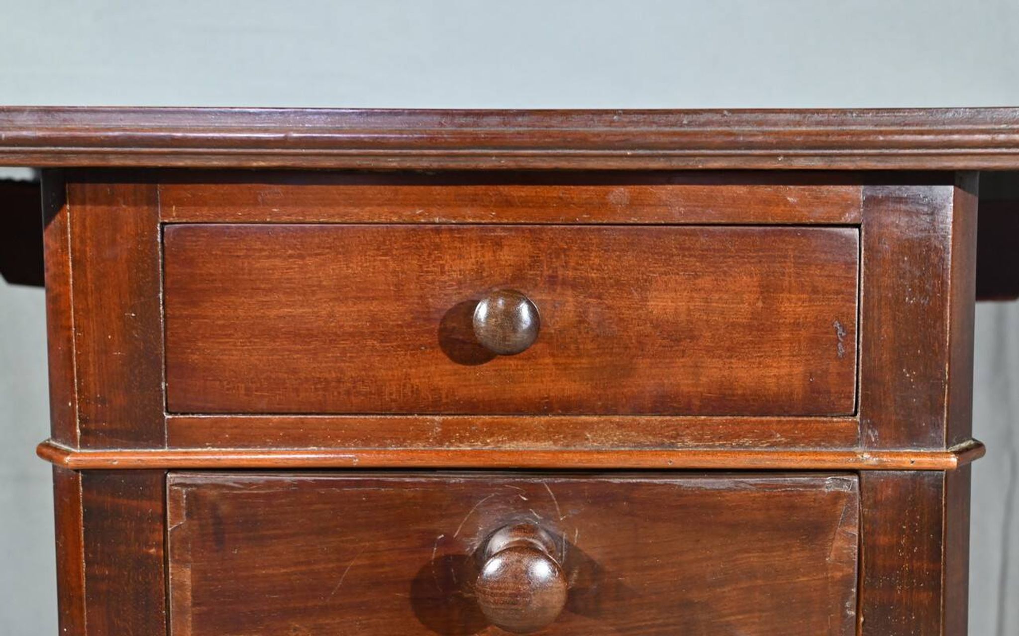 Petite table à volets en acajou, maison lemarchand, a. lemoine – milieu xixe