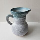 Pichet en céramique émaillée verte signé Accolay