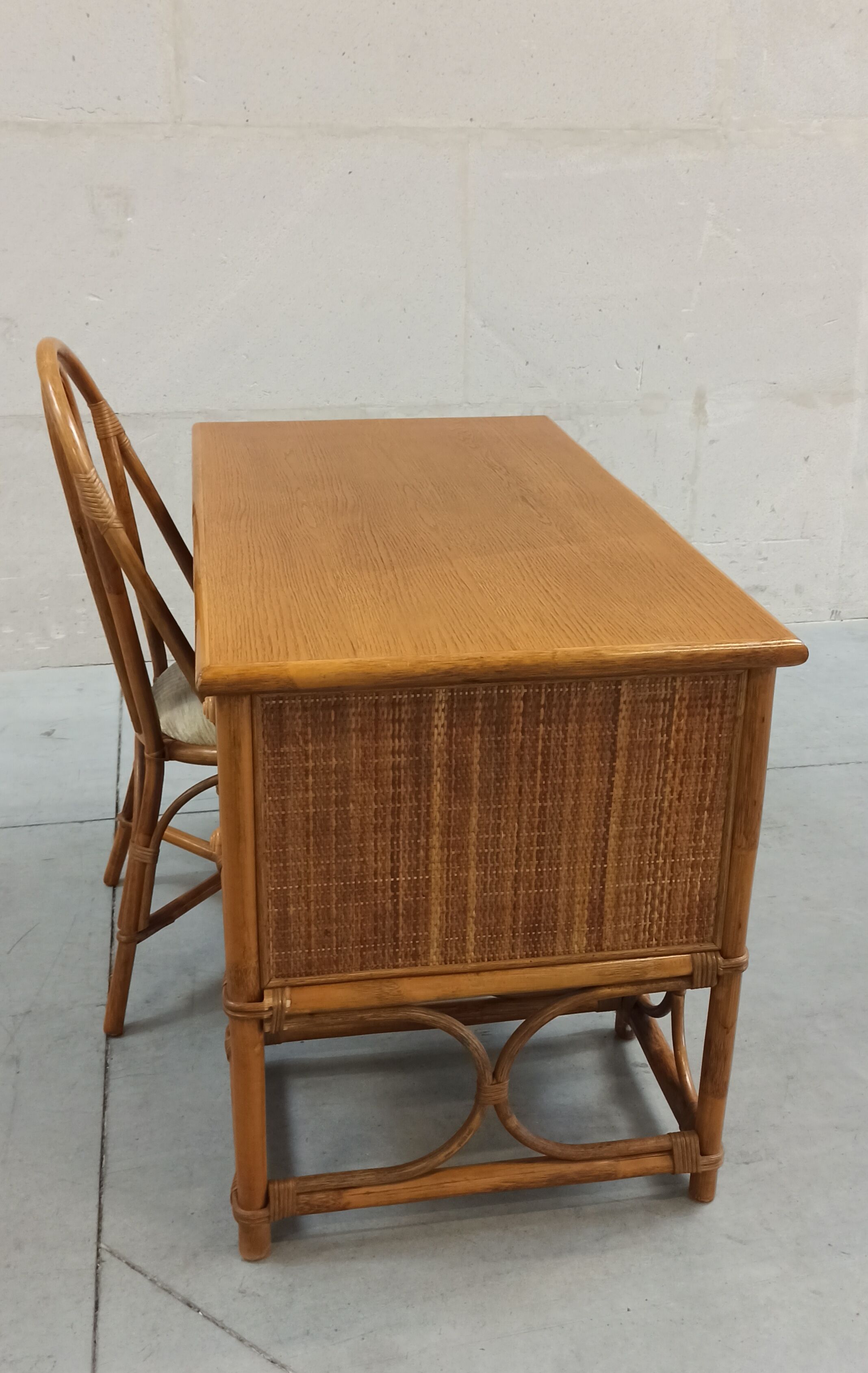 Bureau et chaise en bambou et rotin